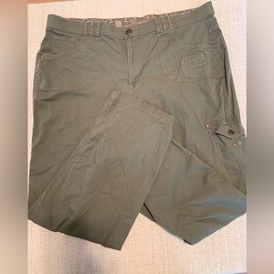 Gloria Vanderbilt olive green cargo pants
